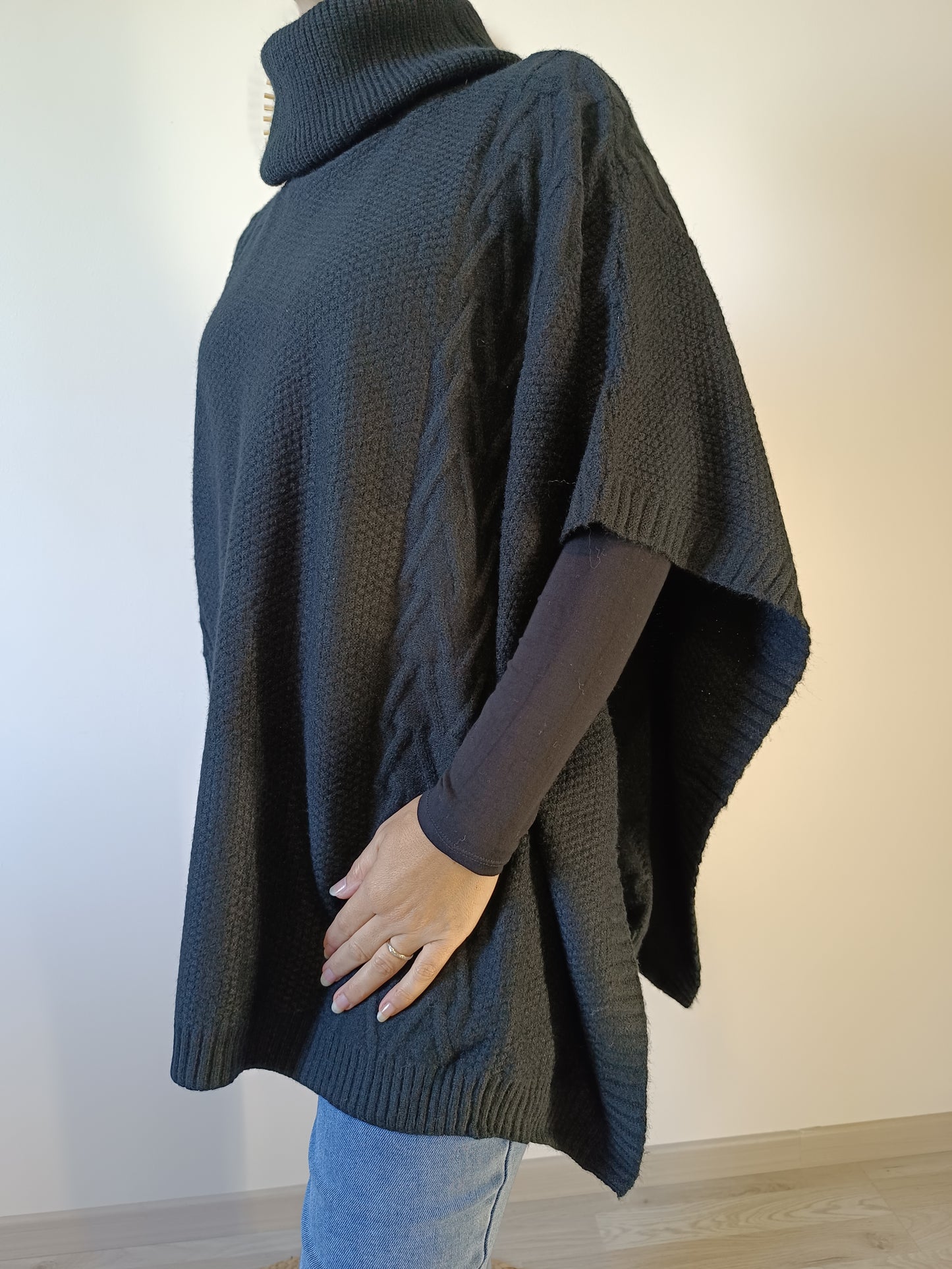 Poncho Lysandre noir